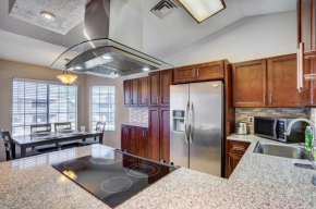 Pet-Friendly Condo with Pool about 7 Mi to Dtwn Chandler